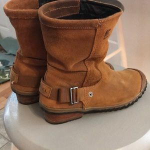 Sorel Short Suede  Boots